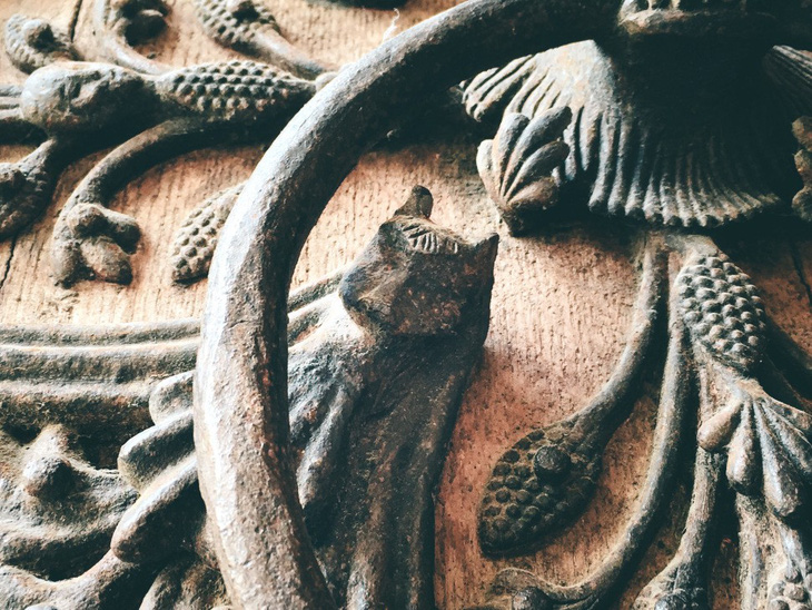 Cánh cửa Nhà thờ Đức Bà Paris bị xem là tác phẩm của quỷ - Ảnh 6.