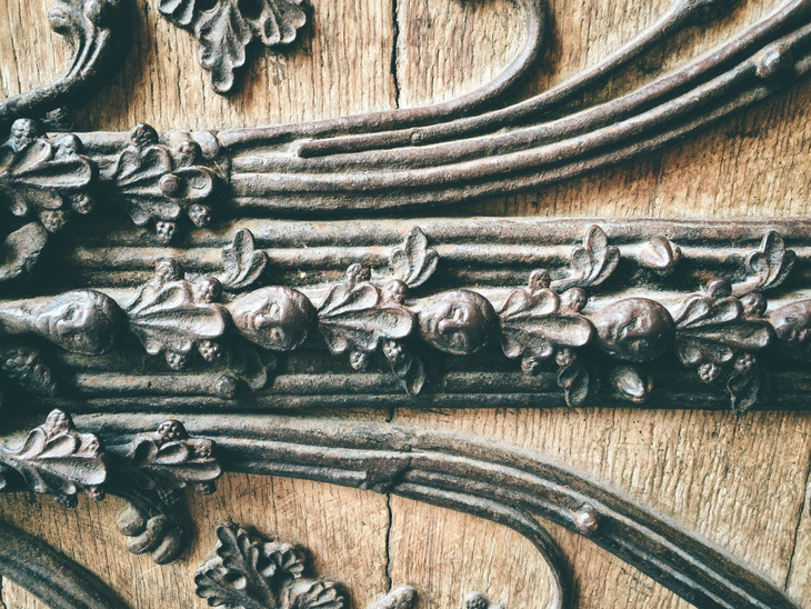 Cánh cửa Nhà thờ Đức Bà Paris bị xem là tác phẩm của quỷ - Ảnh 3.