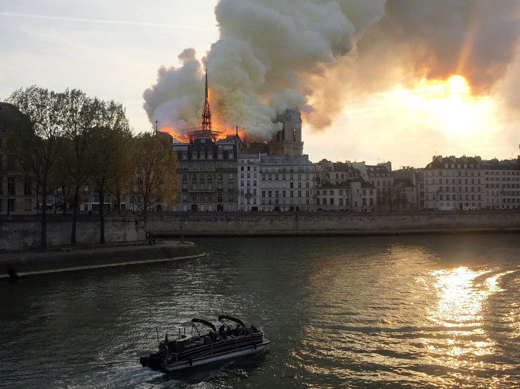 6 câu hỏi đặt ra sau vụ cháy Nhà thờ Đức Bà Paris - Ảnh 2.