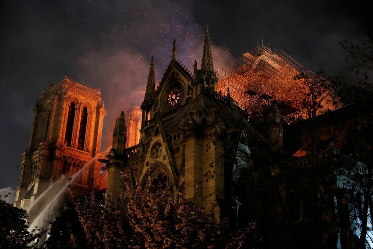 6 câu hỏi đặt ra sau vụ cháy Nhà thờ Đức Bà Paris - Ảnh 6.