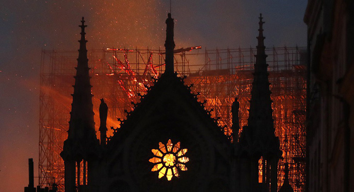 Nhà tiên tri Nostradamus dự báo vụ hỏa hoạn nhà thờ Đức Bà Paris? - Ảnh 2.