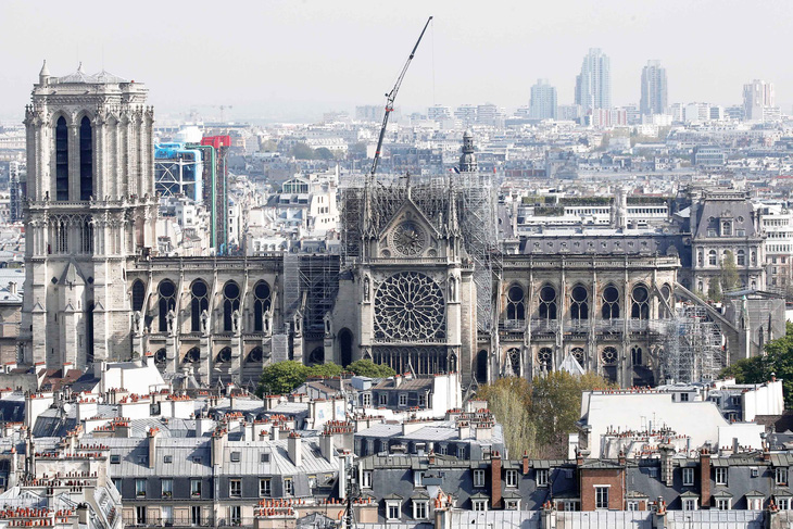 Tranh luận nảy lửa thời gian tái thiết nhà thờ Đức Bà Paris - Ảnh 1.