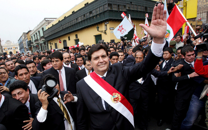 Cựu tổng thống Peru tự sát vì bê bối tham nhũng