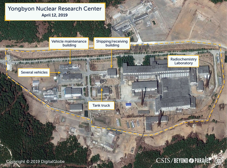 Ông Kim Jong Un xuất hiện chỉ đạo phi công chiến đấu - Ảnh 3.