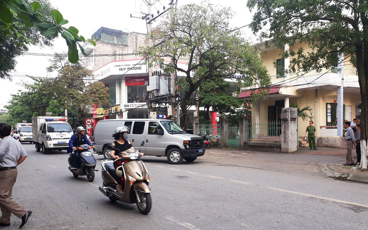 Đang xét xử nguyên Phó phòng Cảnh sát kinh tế xâm hại tình dục tập thể nữ sinh