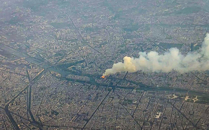 Thảm họa nhà thờ Đức Bà Paris: "Không ngờ gỗ sồi già cháy nhanh thế"