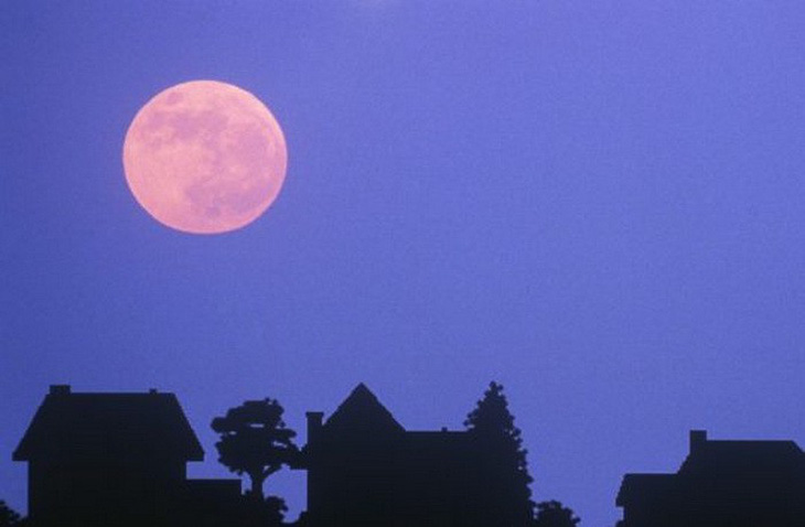 Ngắm trăng hồng đẹp lung linh trên trời đêm - Ảnh 3.