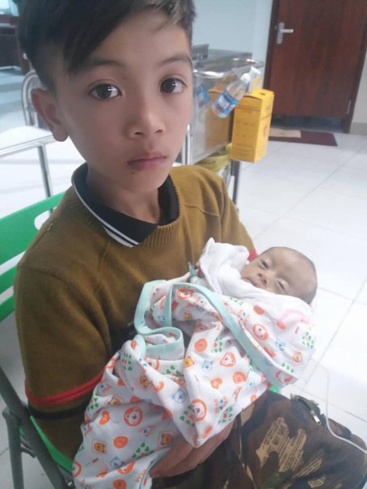 Em cậu bé đạp xe từ Sơn La về Hà Nội đã qua đời - Ảnh 1.