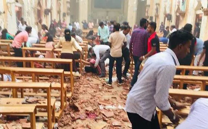Đánh bom 3 nhà thờ Sri Lanka vào lễ Phục sinh, ít nhất 160 người chết