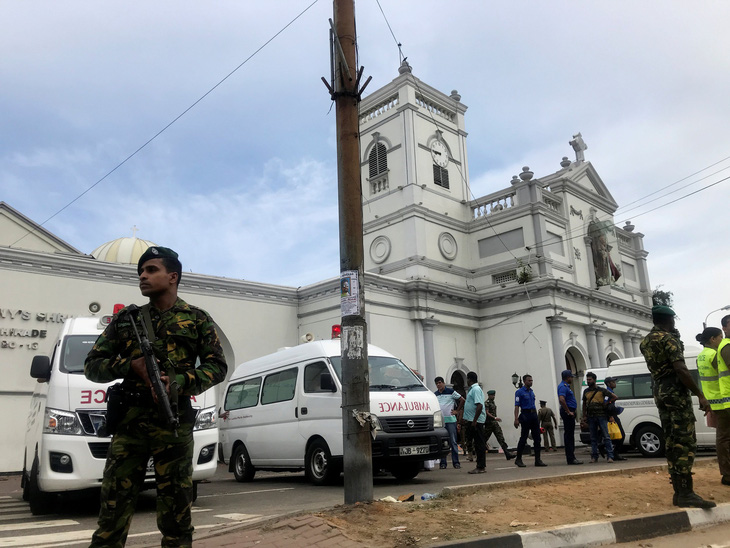 Đánh bom 3 nhà thờ Sri Lanka vào lễ Phục sinh, ít nhất 160 người chết - Ảnh 4.