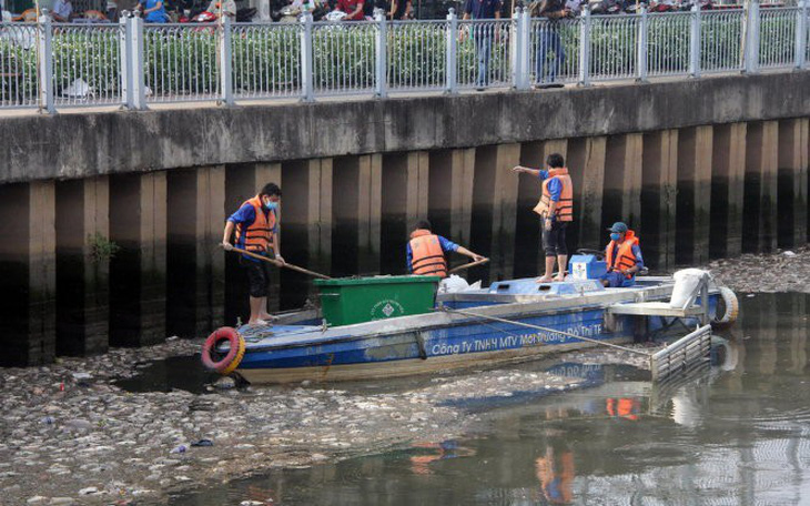TP.HCM chỉ đạo giảm đàn để phòng cá chết ở kênh Nhiêu Lộc - Thị Nghè