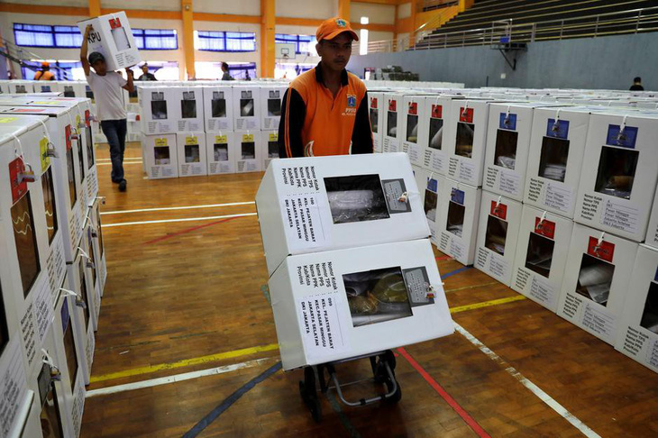 Thực hư vụ 92 người kiệt sức chết do kiểm phiếu bầu ở Indonesia - Ảnh 1.