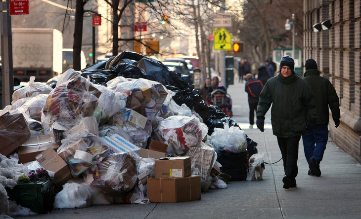 Sau lệnh cấm túi nilông, New York chuẩn bị đánh thuế túi giấy - Ảnh 2.