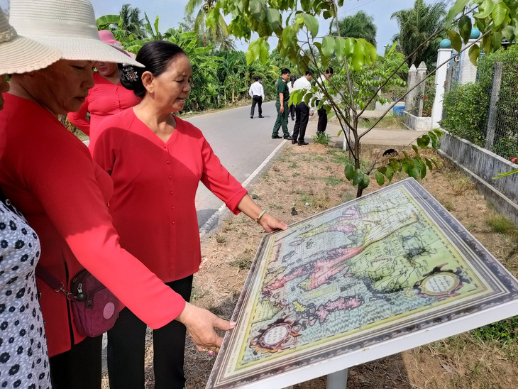 Bình Dương: Hình thành tuyến đường bản đồ biển đảo bằng chất liệu gốm - Ảnh 4.