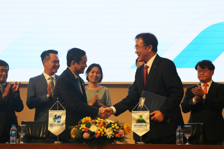 Hoà Bình ký hợp tác với Hyundai Elevator - Ảnh 1.