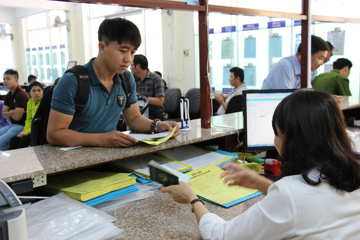 Hiệu quả từ Trung tâm dịch vụ Hành chính công trực tuyến: Ngồi ở đâu cũng có thể nộp hồ sơ - Ảnh 3.