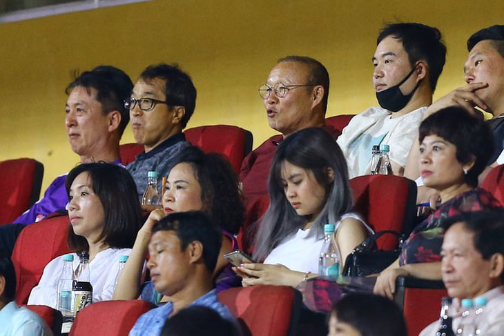 Sân Hàng Đẫy: HLV Chung Hae Seong ‘hết phép’, TP.HCM thua trận đầu tiên - Ảnh 2.