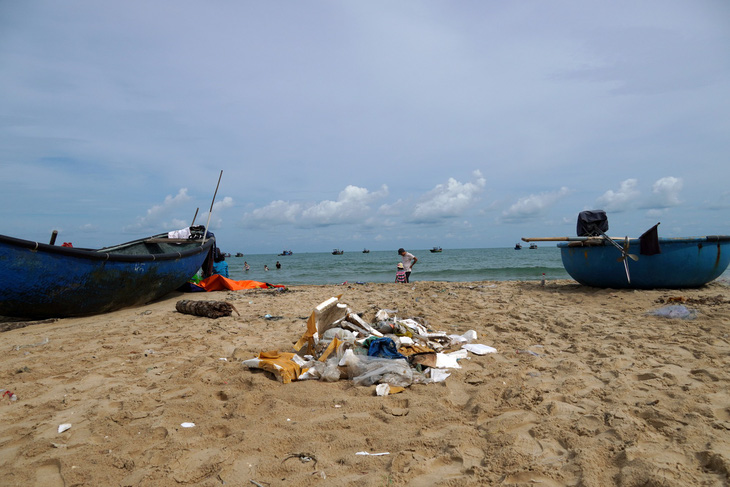Bãi tắm bỏ hoang ở Bà Rịa - Vũng Tàu đầy rác - Ảnh 4.