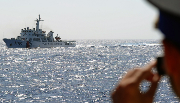 Mỹ cảnh báo sẽ hành xử với tàu dân sự Trung Quốc như tàu quân sự - Ảnh 1.
