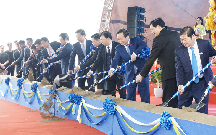Khởi công xây tuyến cao tốc Vân Đồn - Móng Cái 11.000 tỉ
