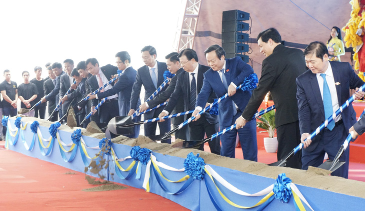 Khởi công xây tuyến cao tốc Vân Đồn - Móng Cái 11.000 tỉ - Ảnh 1.