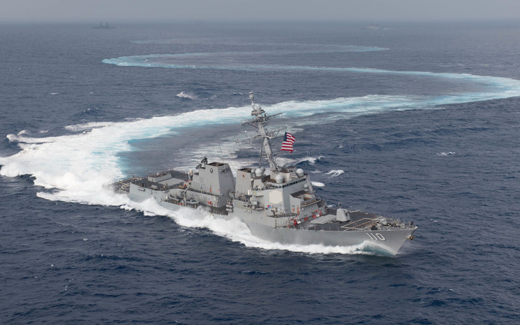 Tàu chiến Mỹ bất ngờ qua lại dày đặc ở eo biển Đài Loan