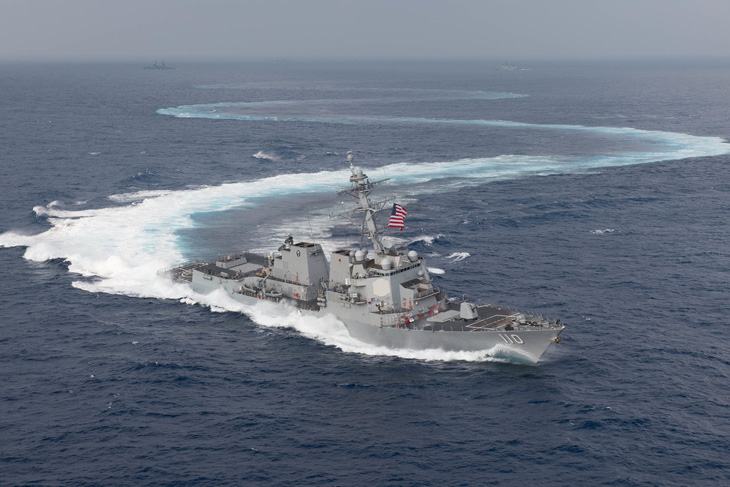 Tàu chiến Mỹ bất ngờ qua lại dày đặc ở eo biển Đài Loan - Ảnh 1.