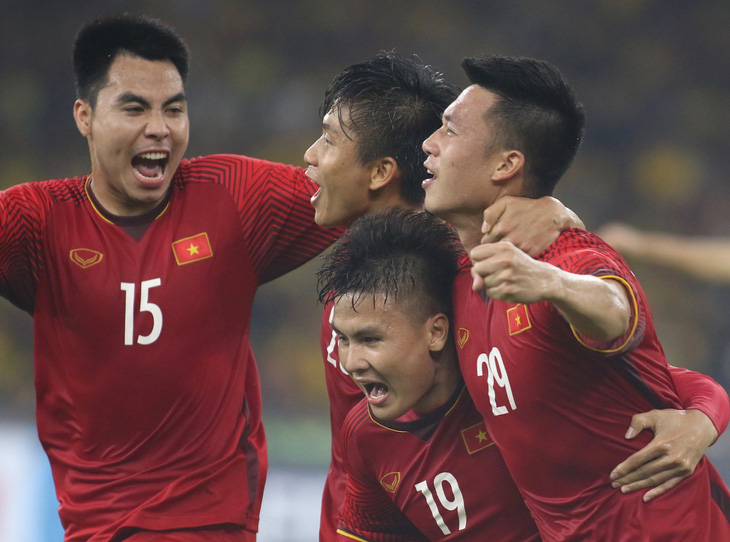 Bóng đá Việt Nam trở lại hạng 98 thế giới - Ảnh 1.