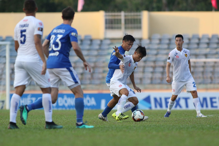 Vòng 4 V-League 2019: Mạc Hồng Quân ghi bàn giúp Quảng Ninh đá bại Quảng Nam - Ảnh 2.