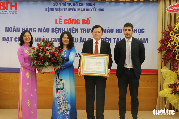 Việt Nam có đơn vị y tế đầu tiên đạt chứng nhận GMP châu Âu - Ảnh 1.