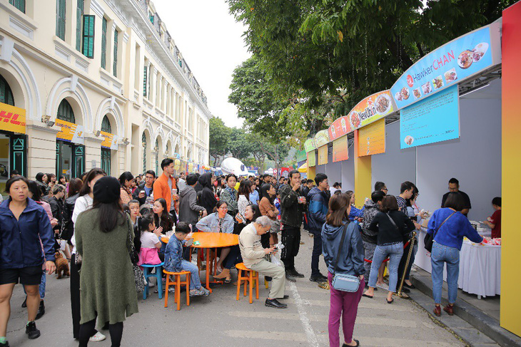 Lễ hội Singapore đầu tiên tại Việt Nam thu hút hàng ngàn người dân phía Bắc - Ảnh 7.