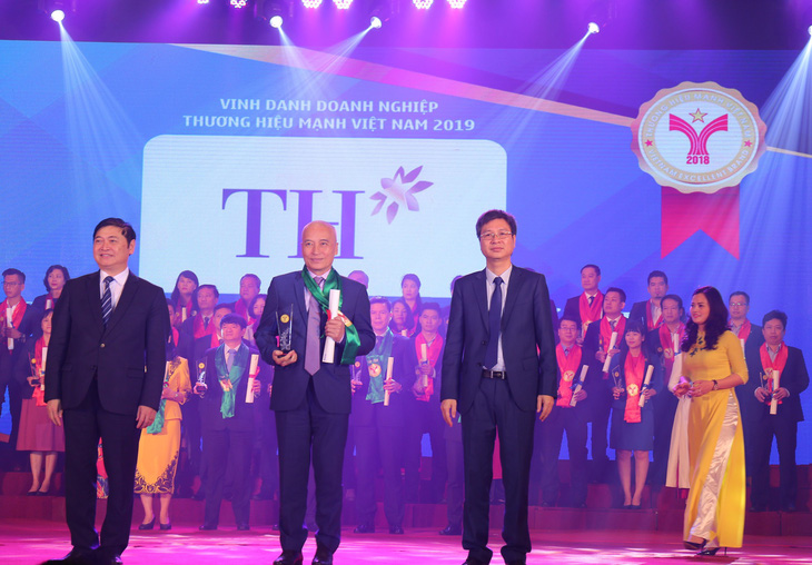 Tập đoàn TH lọt Top 10 thương hiệu mạnh Việt Nam 2018 - Ảnh 1.