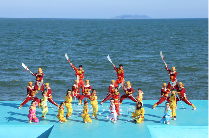 Mãn nhãn với show trình diễn trên biển của tập đoàn Hưng Thịnh - Ảnh 9.