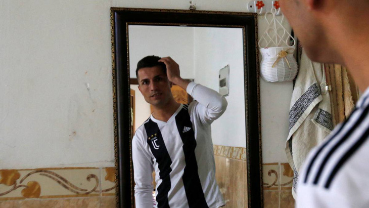 Cầu thủ Iraq gây ‘sốt’ vì giống… Ronaldo - Ảnh 1.