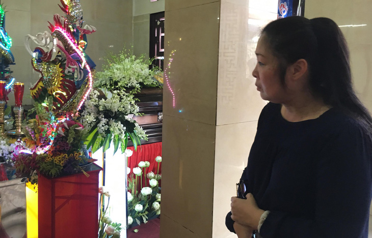Gia đình Anh Vũ nghẹn ngào làm lễ tang ở chùa Ấn Quang - Ảnh 3.