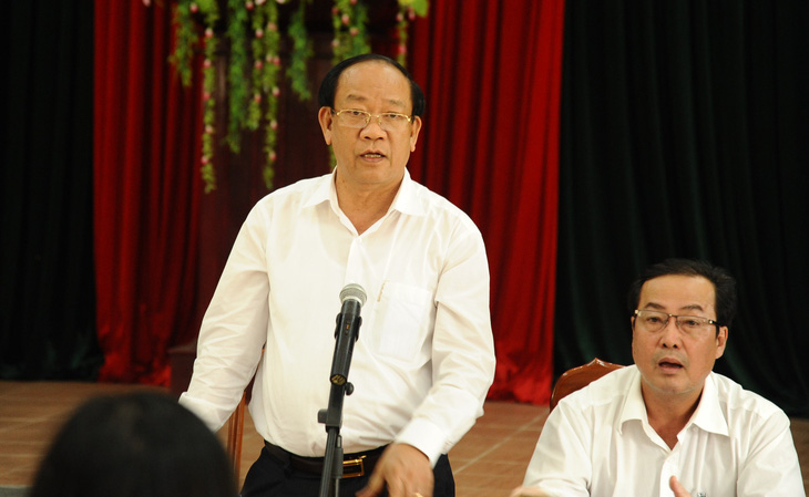 Chủ tịch tỉnh Quảng Nam dừng họp để tiếp dân vụ mua đất không được cấp sổ đỏ - Ảnh 3.
