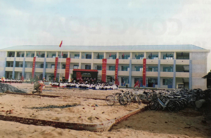 Ngôi trường dựng lên sau thảm họa bão Chanchu - Ảnh 1.