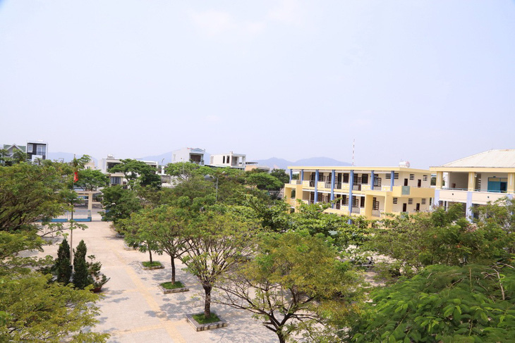 Ngôi trường dựng lên sau thảm họa bão Chanchu - Ảnh 4.