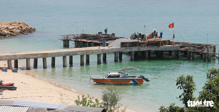 Tỉnh làm đường một năm chưa xong, khu du lịch vẫn thu phí BOT khách ra đảo - Ảnh 6.
