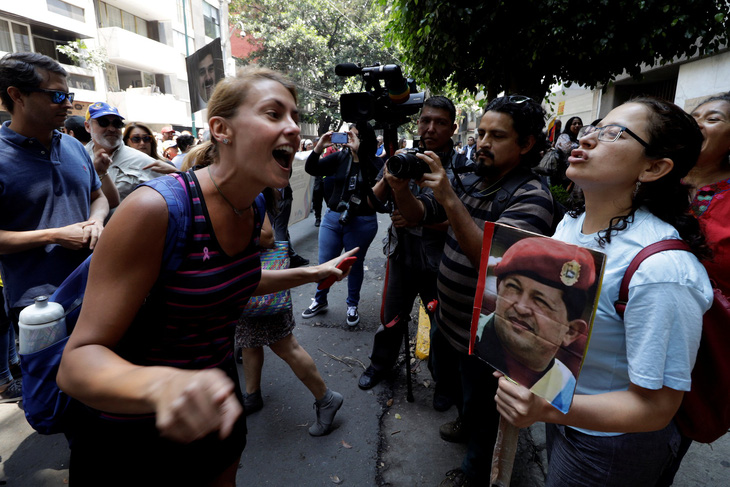 Venezuela cáo buộc Mỹ đứng sau âm mưu đảo chính - Ảnh 1.