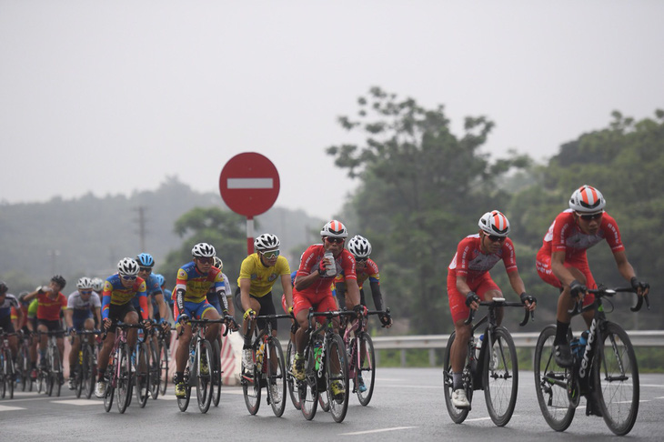 Phan Hoàng Thái về nhất chặng 2 Giải đua xe đạp “Về Điện Biên Phủ 2019” - Ảnh 1.