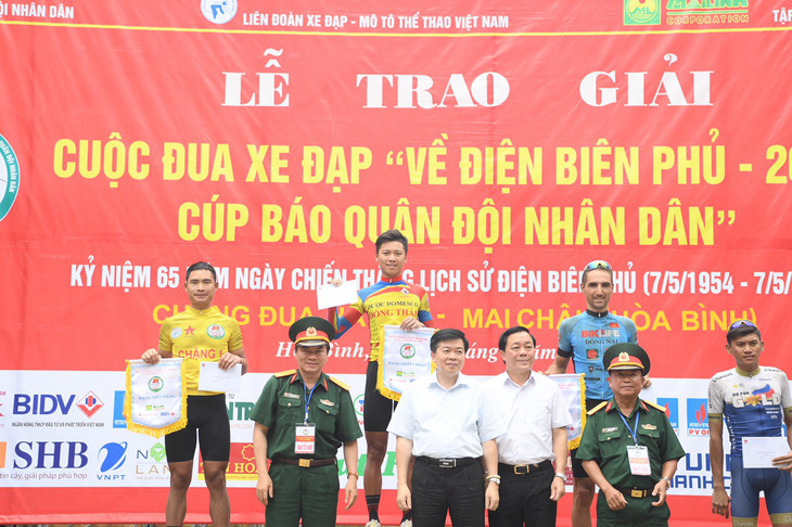 Phan Hoàng Thái về nhất chặng 2 Giải đua xe đạp “Về Điện Biên Phủ 2019” - Ảnh 2.