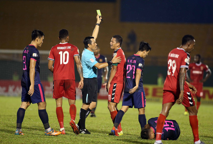 HLV trưởng Bình Dương không dám xem 5 phút cuối trận đấu với Sài Gòn - Ảnh 2.