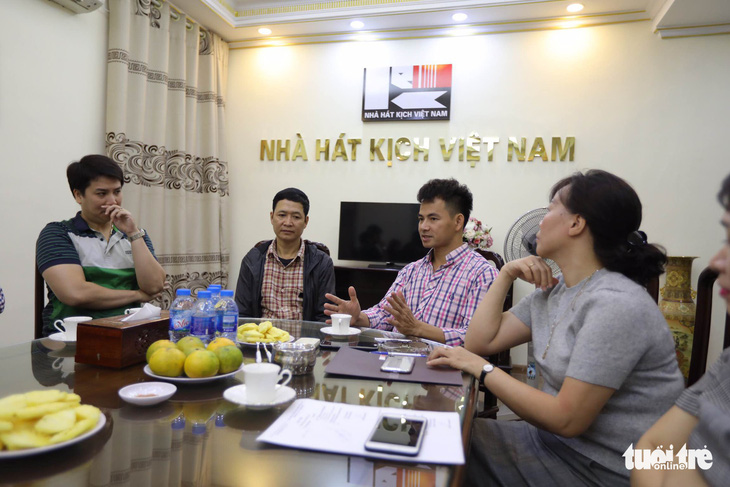 Nhà hát Kịch VN hỗ trợ gia đình nạn nhân tai nạn hầm Kim Liên 300 triệu đồng - Ảnh 1.