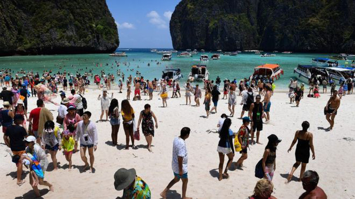 Thái Lan đóng cửa vịnh Maya thêm 2 năm vì tổn hại do du lịch - Ảnh 2.