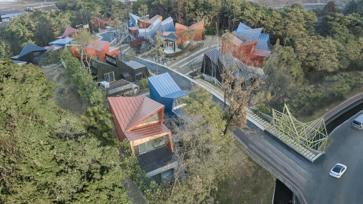 Kiến trúc lạ mắt của khu nhà ở đầy màu sắc tại Hàn Quốc - Ảnh 2.
