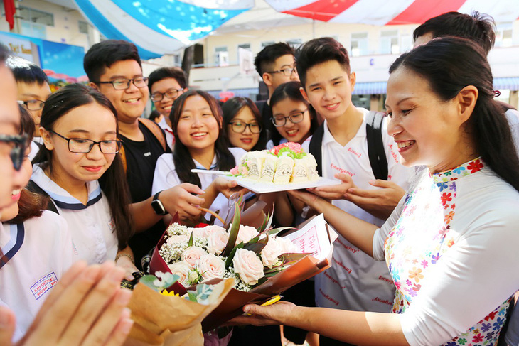 Thương cho roi, cho vọt với học trò thời nay, nên không? - Ảnh 1.