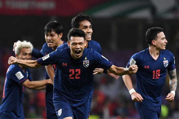 HLV Thái Lan đau đầu vì 6 cầu thủ Buriram phải tập trung trễ - Ảnh 1.