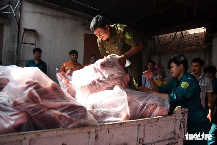 Tiêu hủy hơn 4 tấn thịt bị dịch tả heo châu Phi tại một kho lạnh - Ảnh 5.