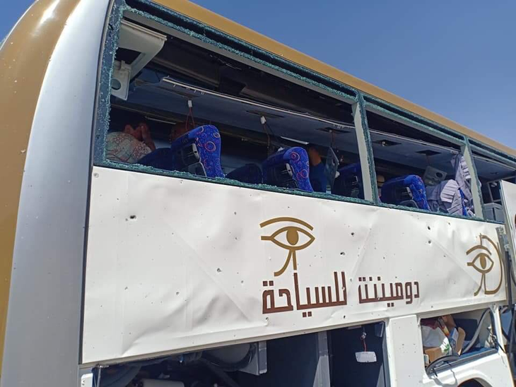 Xe chở du khách nước ngoài lại bị tấn công ở Ai Cập - Ảnh 5.